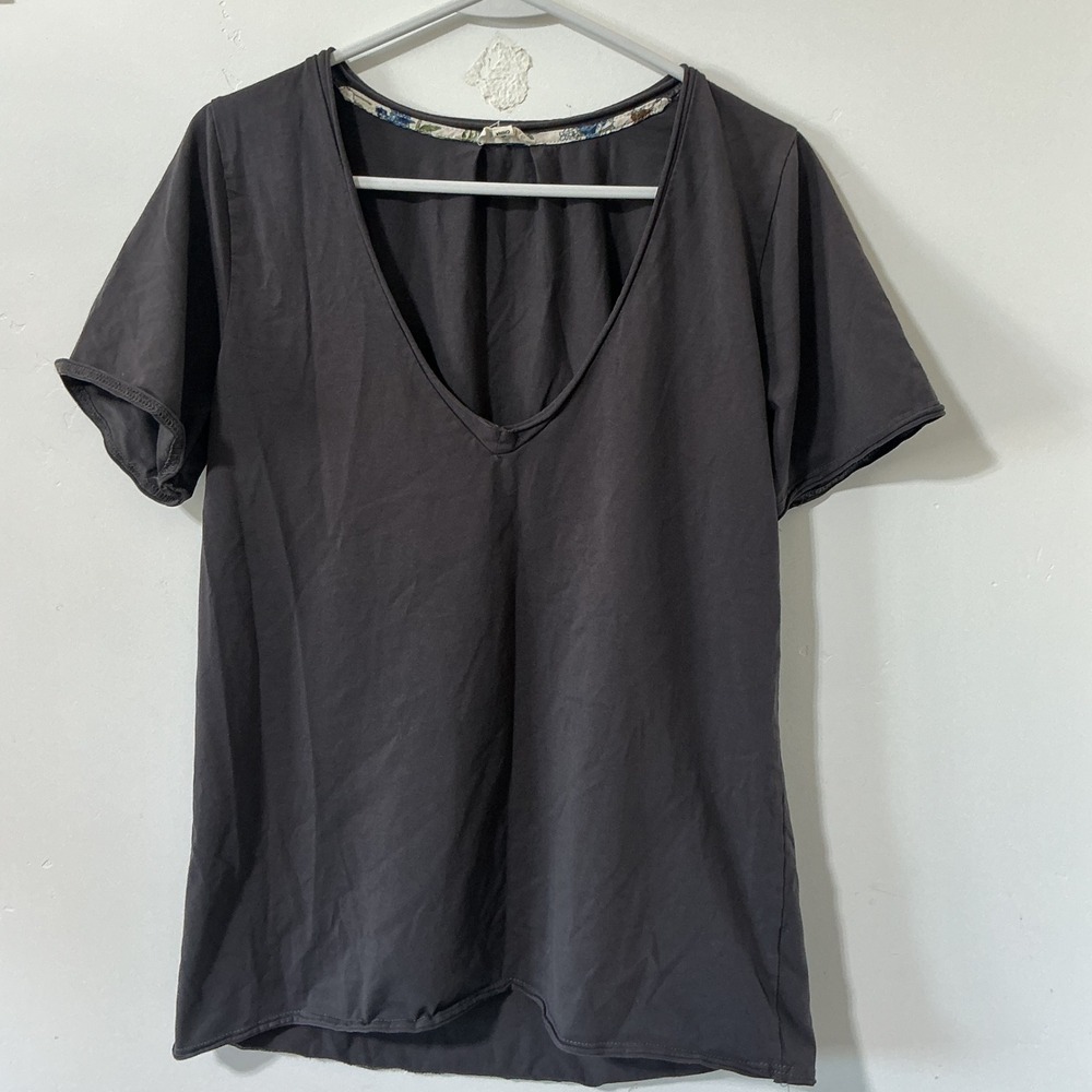 POL Deep V-Neck Pleated Short Sleeve Top Charcoal Gray Relaxed Fit Sz S Boho Tee